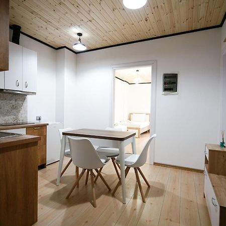 Ora Apartments Гірокастра Екстер'єр фото