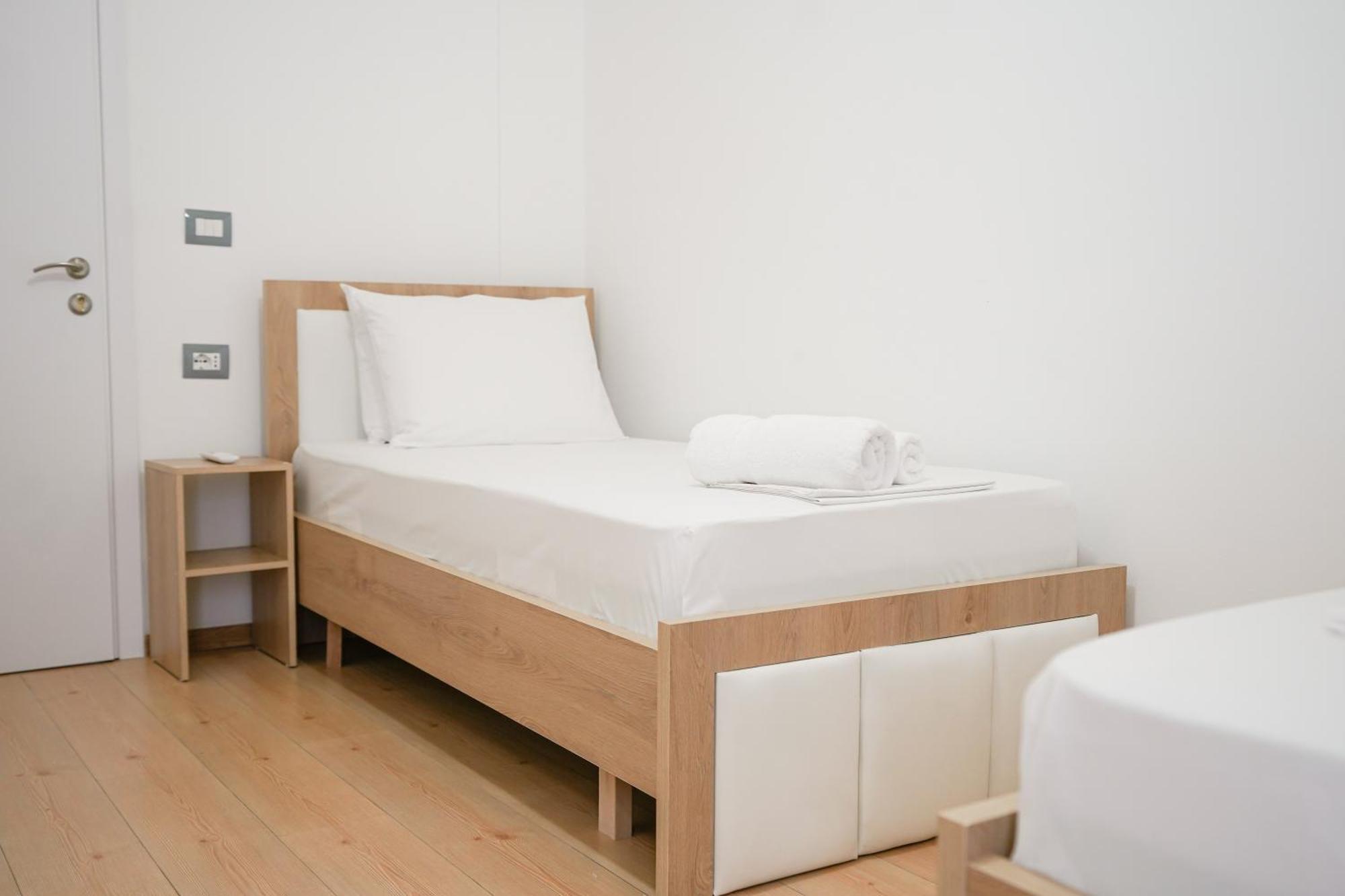Ora Apartments Гірокастра Екстер'єр фото